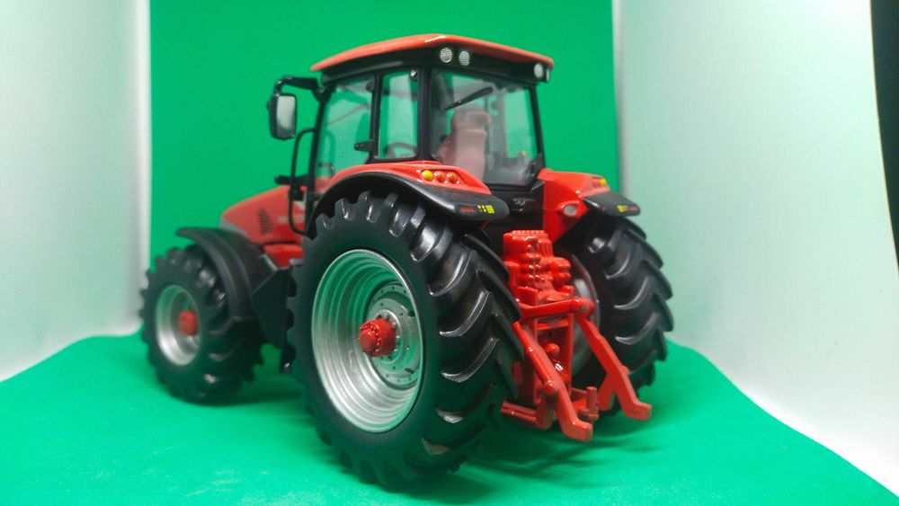 Traktor MC Cormick ZTX 1:32 Universal Hobbies jak siku britains