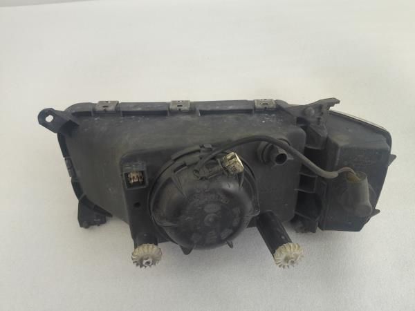 Ótica / farol esquerda VOLKSWAGEN Passat (3A2, 35I)