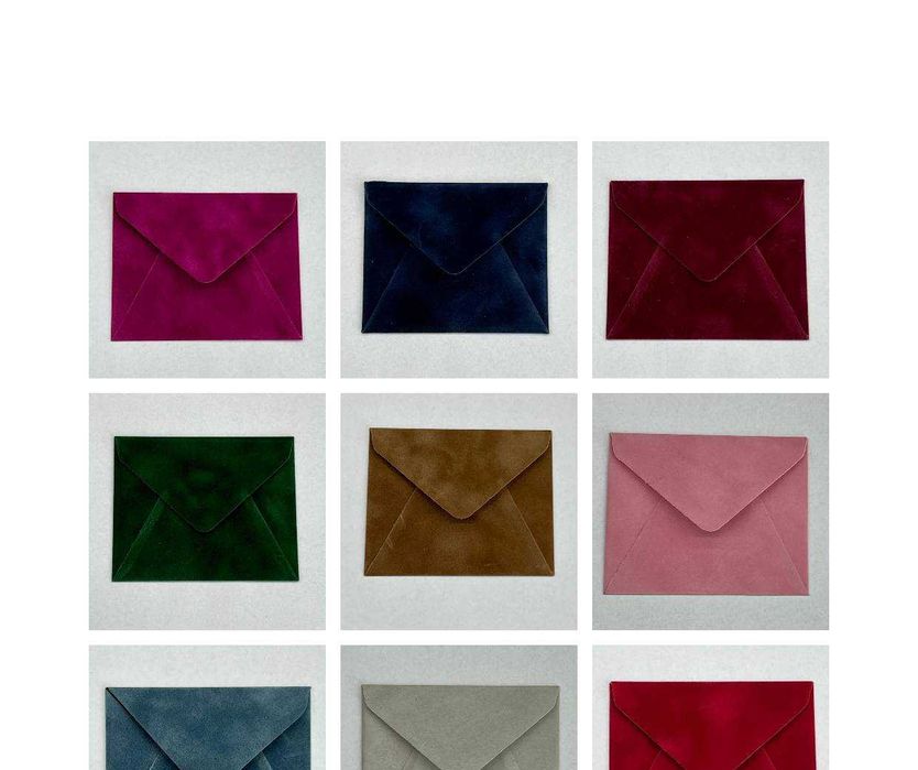 Конверти розміру С6 з оксамитового паперу у різних кольорах.