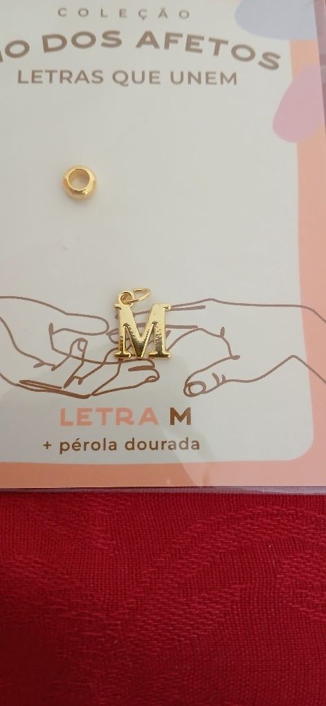 Letra M, da coleção Fio dos Afetos, nova
