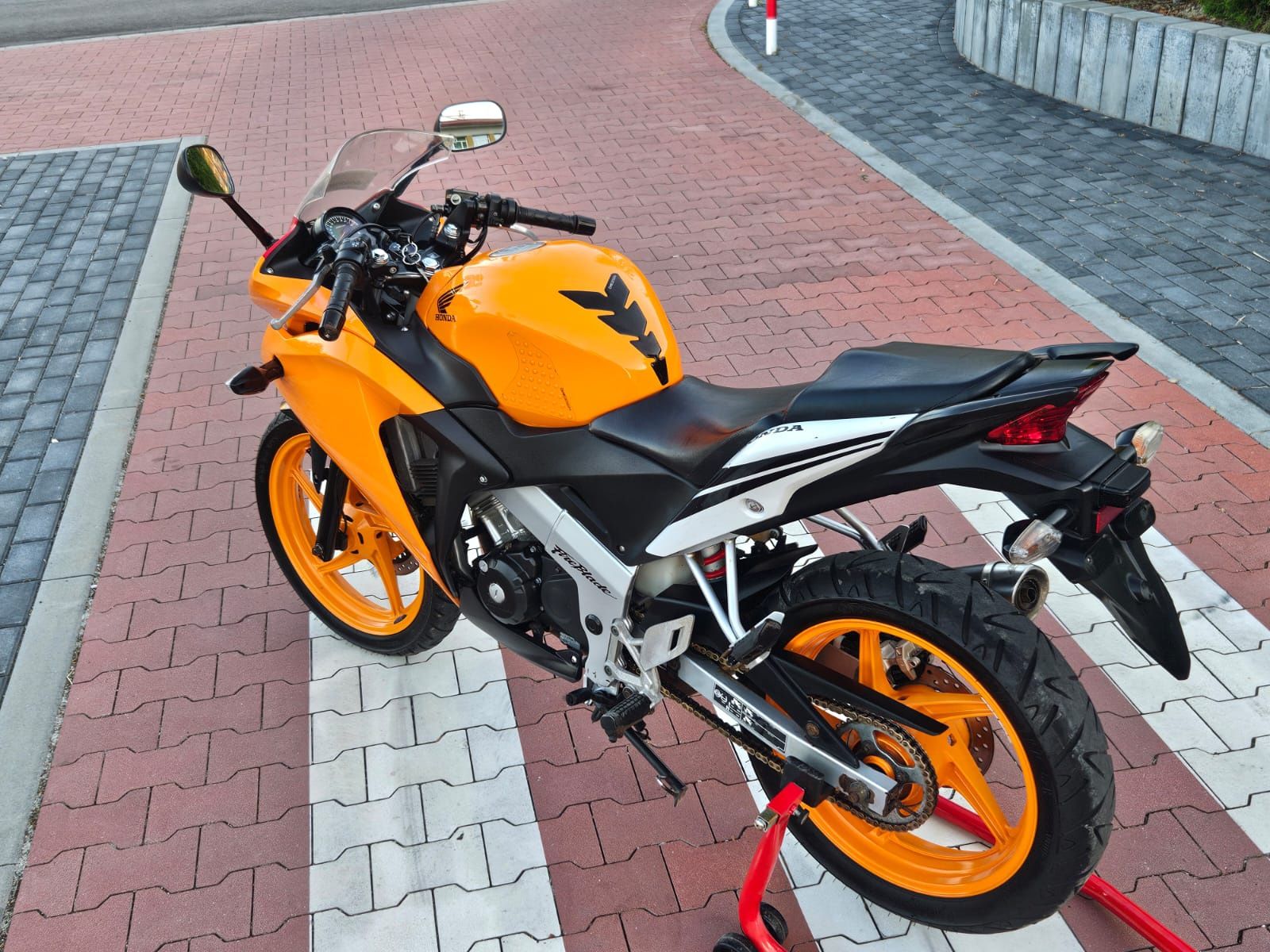 Honda CBR 125 cbr125r Repsol jc50 nowe opony a1 B1 zadbane