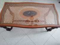 Mesa de centro madeira maciça e vidro