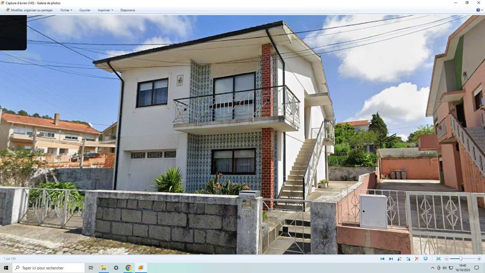 Moradia T8 com jardim e apartamento independente em Canelas