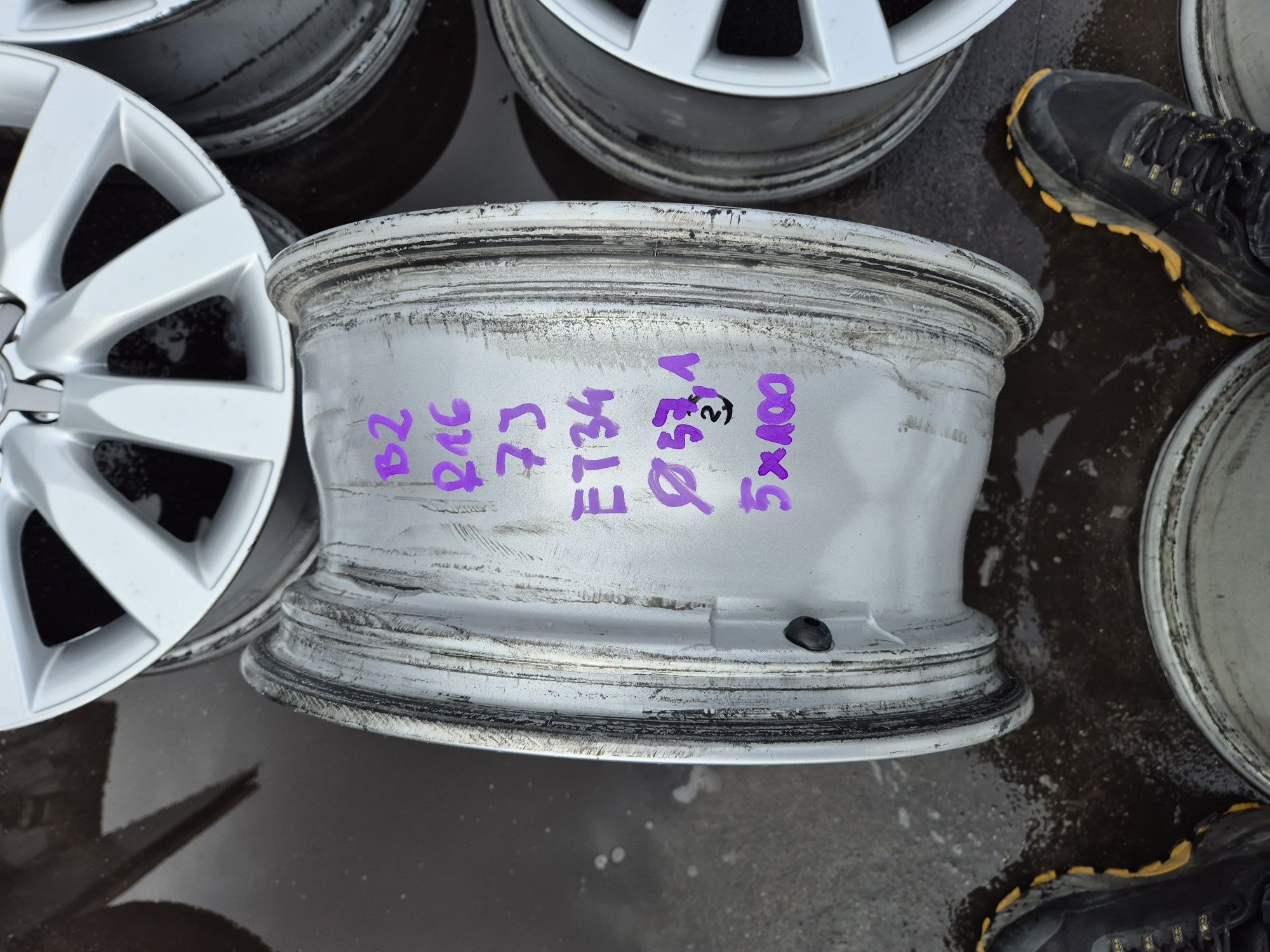 Felgi aluminiowe audi 5x100 r16 7j et34 otwór 57,1 B2