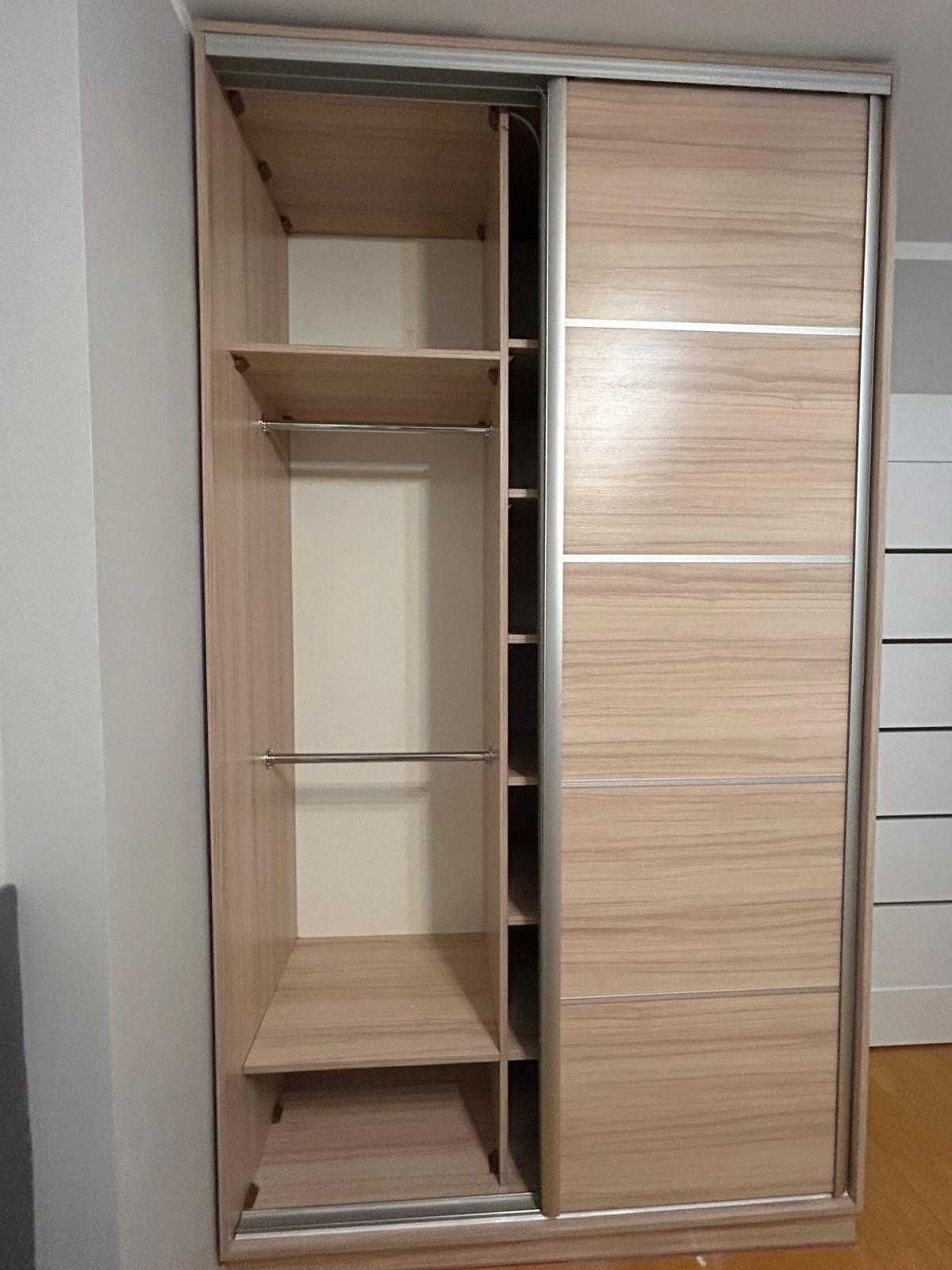 Szafa 140x255x60 cm – pojemna i solidna