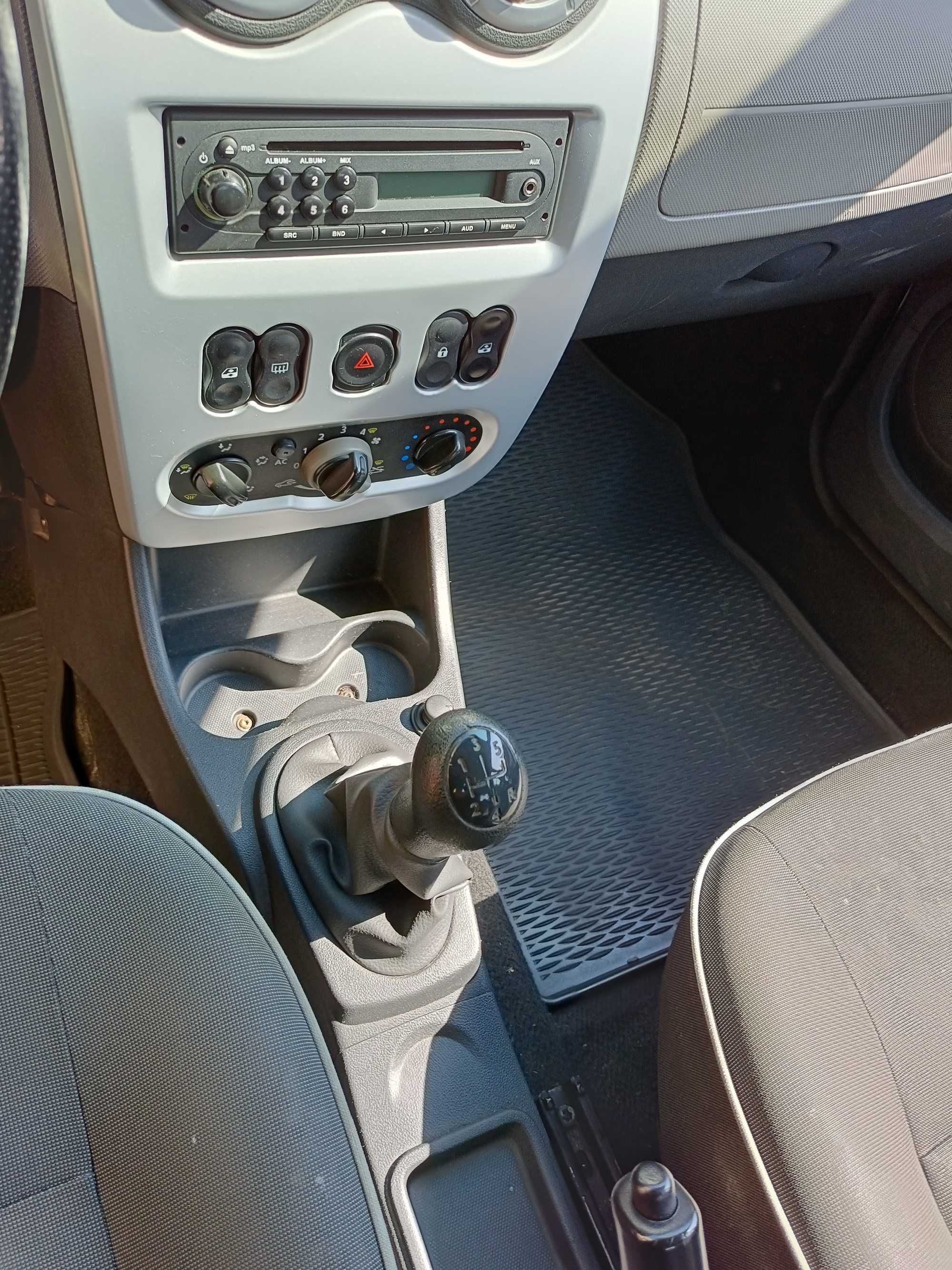 Dacia Sandero 1,2 2011 rok