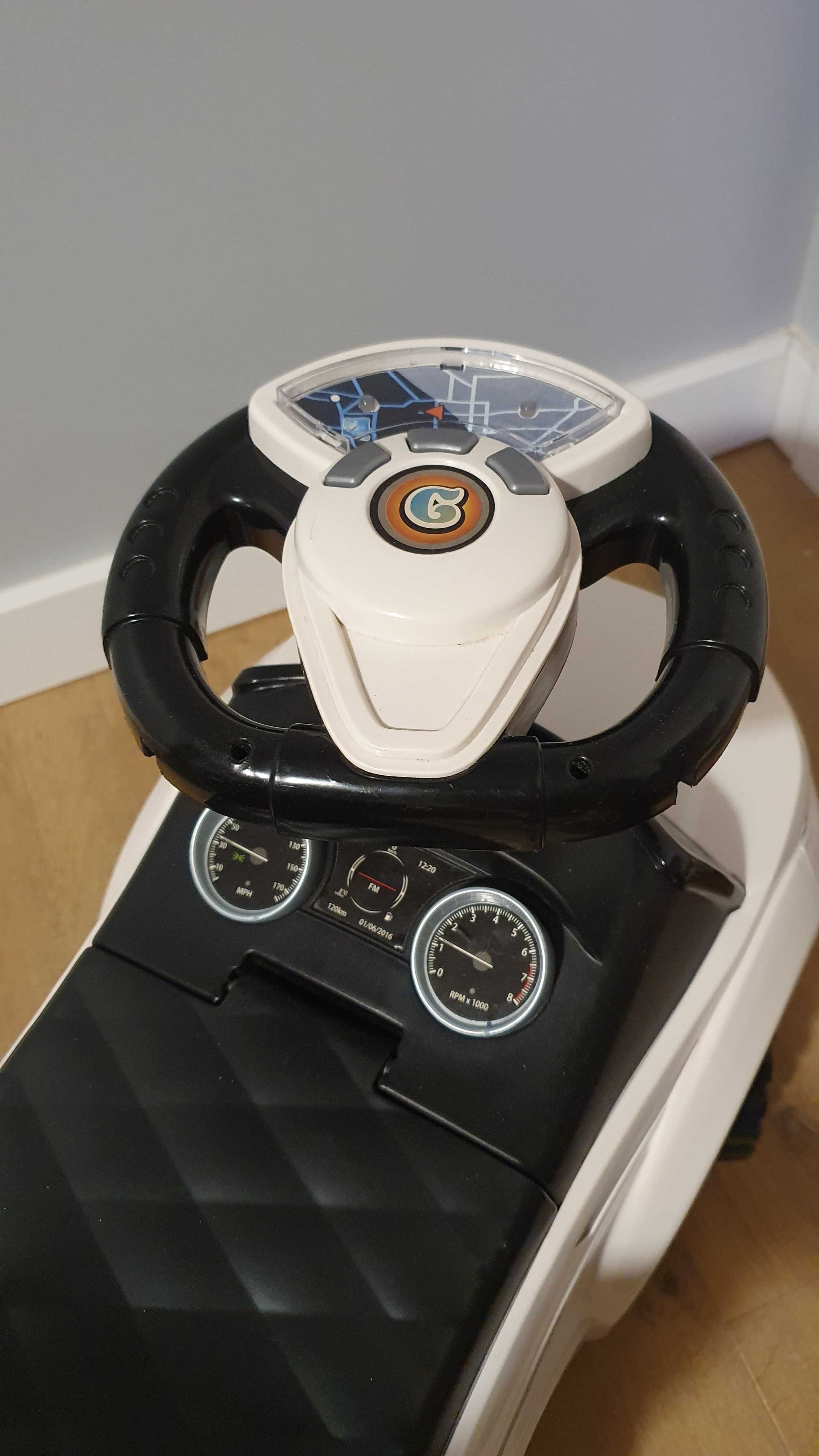 Jeździk Sport Car 614W biały, otwierane siedzisko