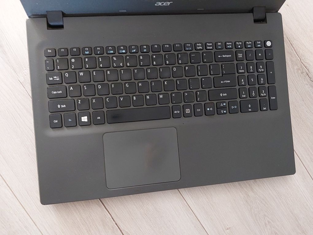 Laptop Acer E5-573G i3-4005U/4GB