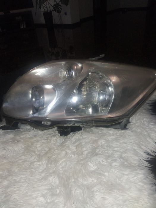 Фара передня ліва