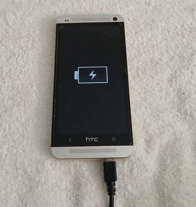 HTC Telémovel para peças ou arranjo modelo nas fotos