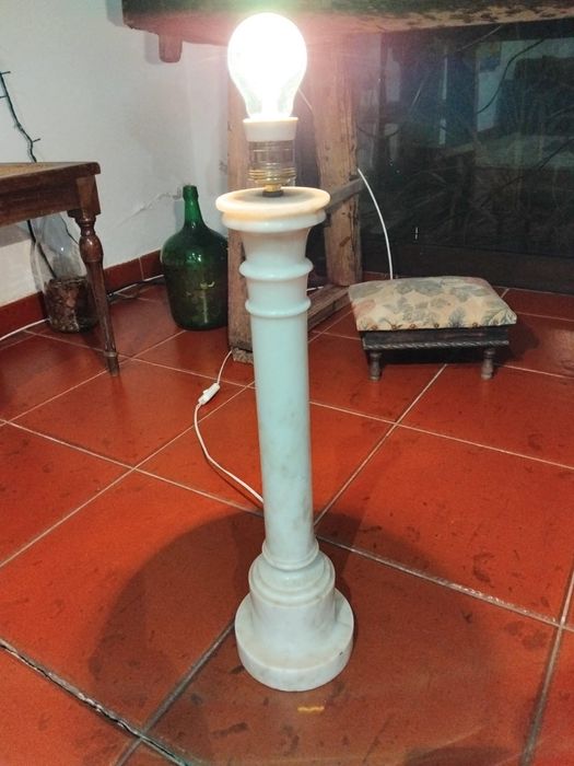 Candeeiro em pedra mármore