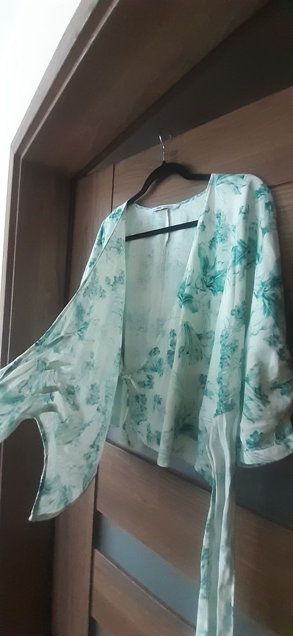 Kimono o kopertowym kroju Zara