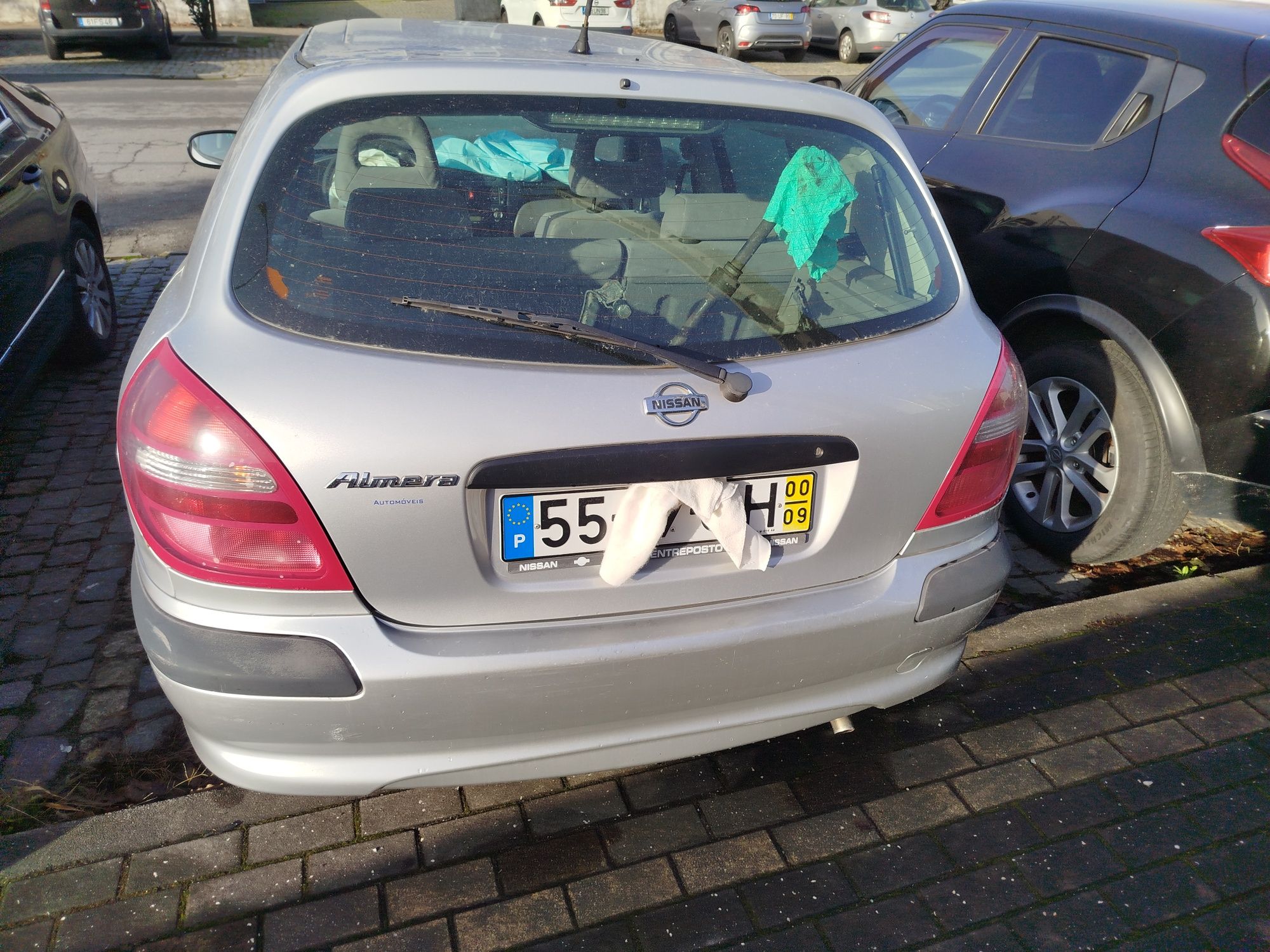Nissan Almera para peças