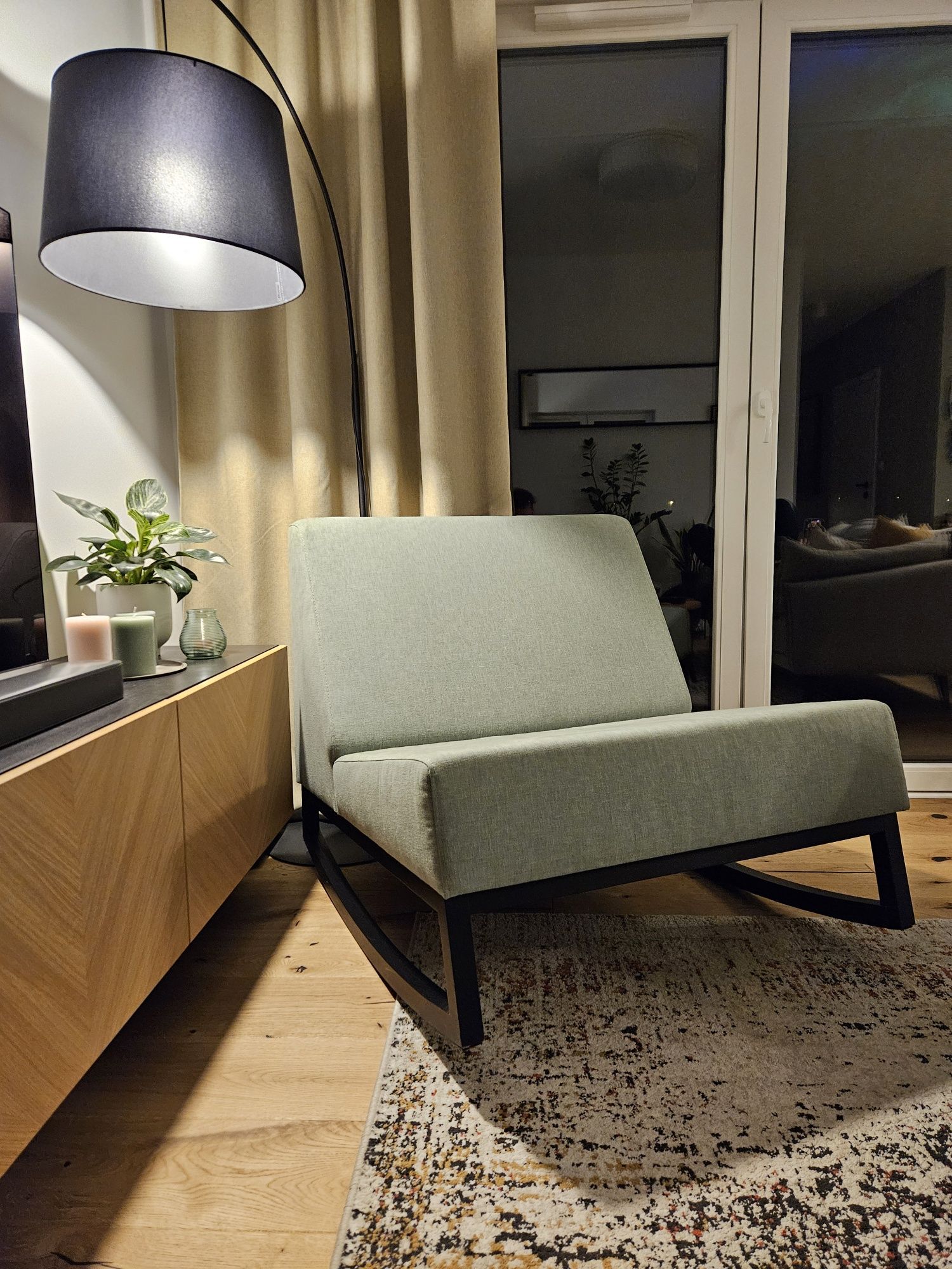 Vox fotel bujany Stan
