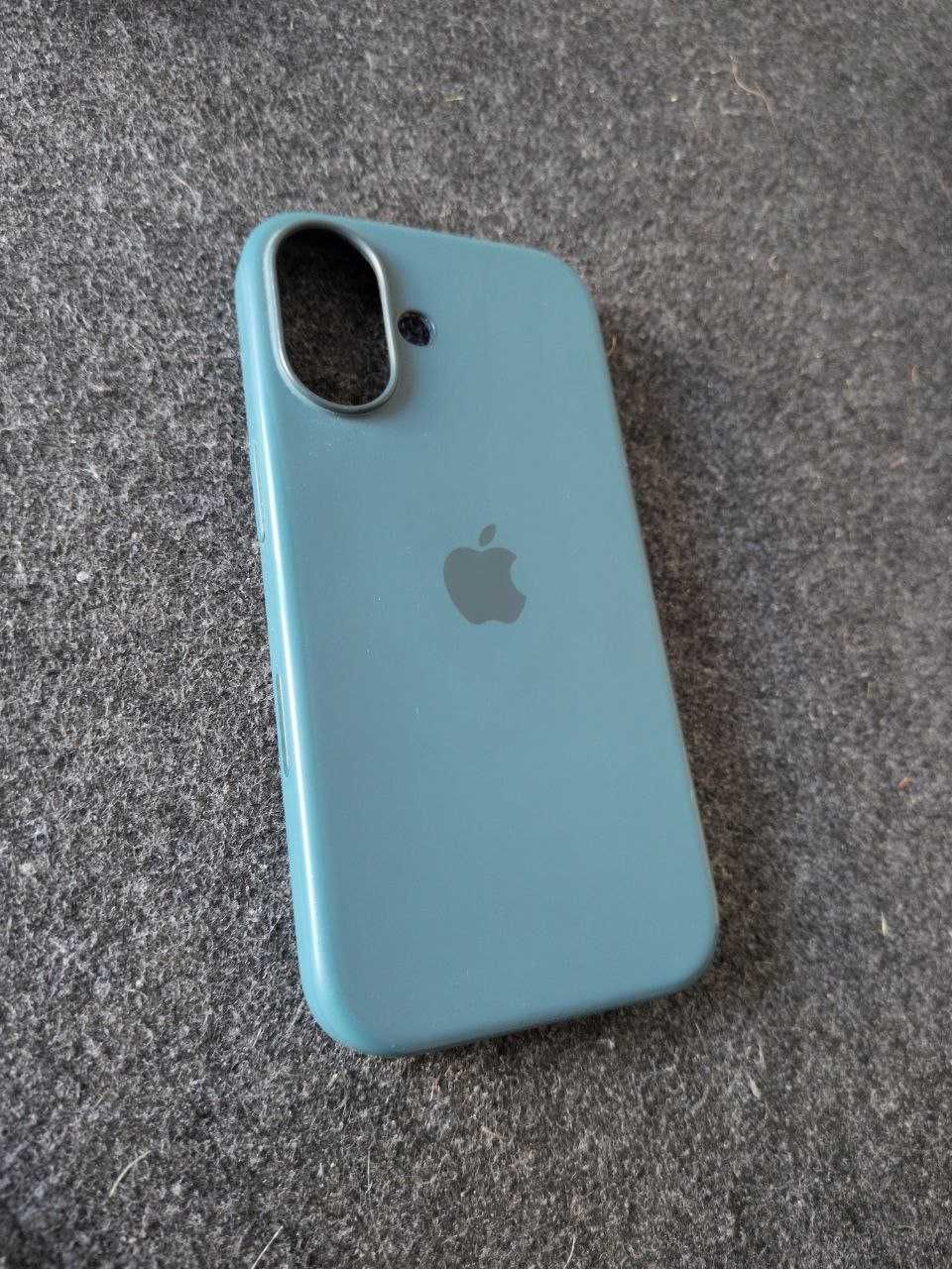Capa Apple Silicone com MagSafe para iPhone 16 (Lake Green)