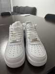 Sapatilhas Nike Air Force One, usadas uma unica vez