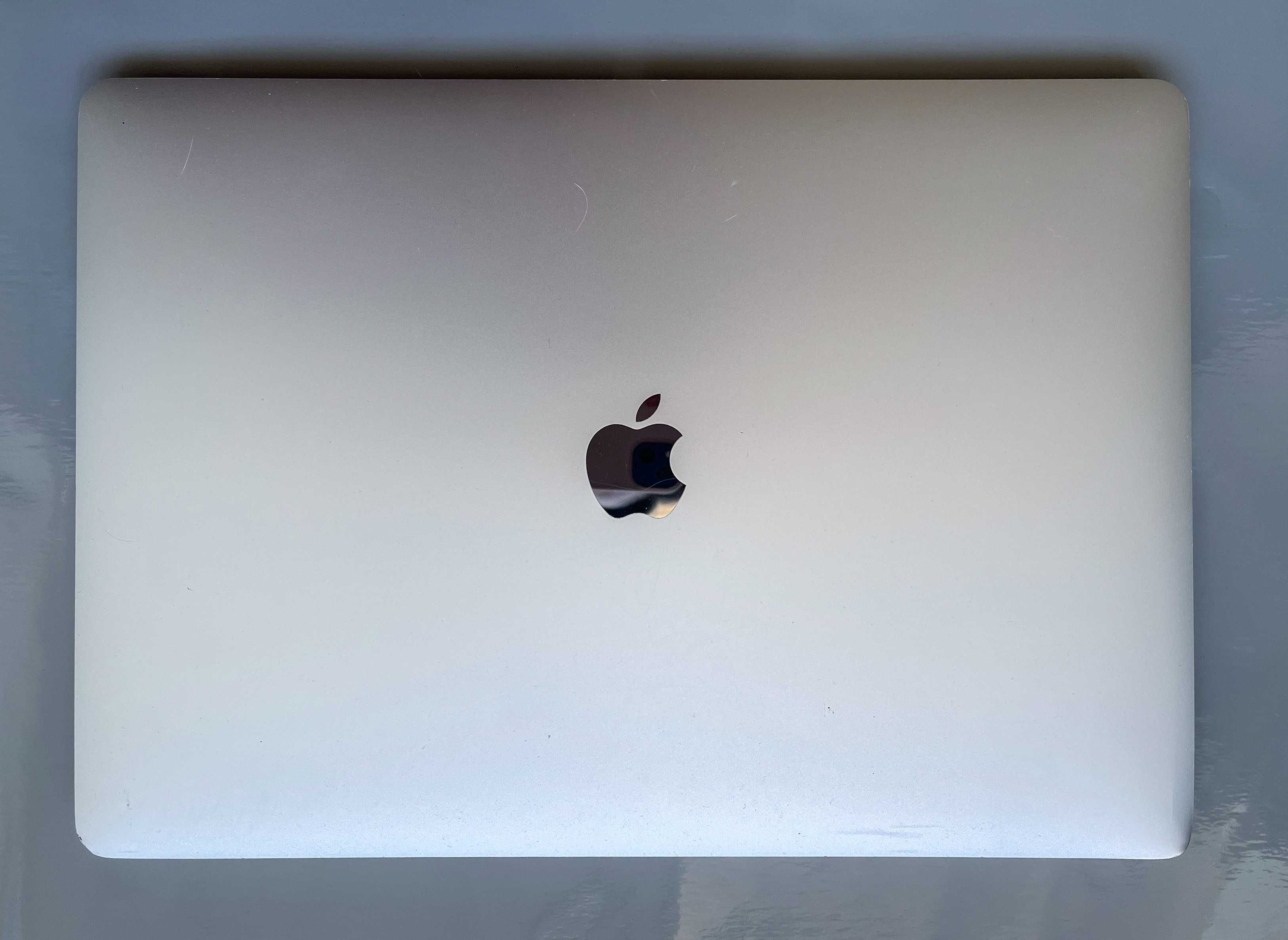 Apple MacBook Pro 15 A1990 Silver 2018 року