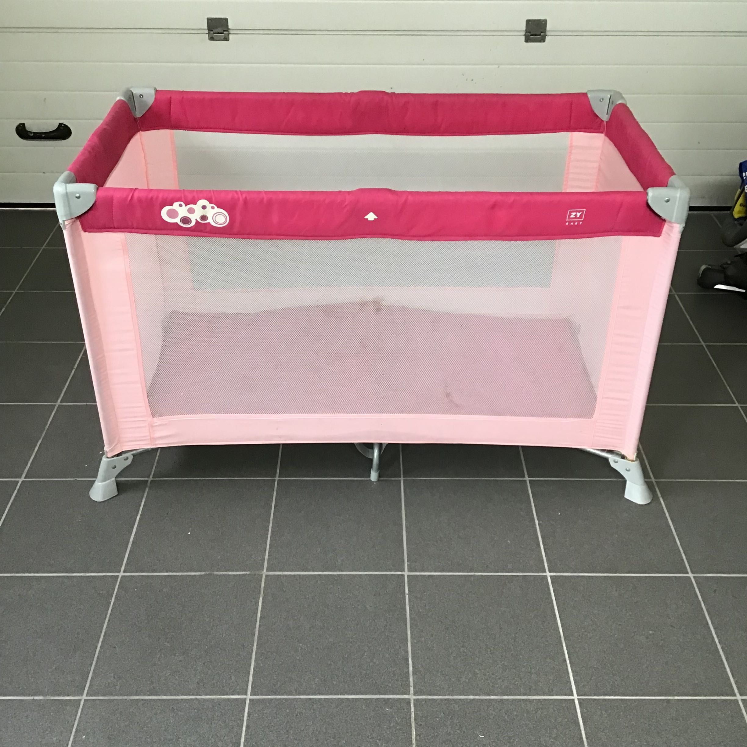 Cama de Viagem/Parque Infantil Zippy para desocupar - Urgente