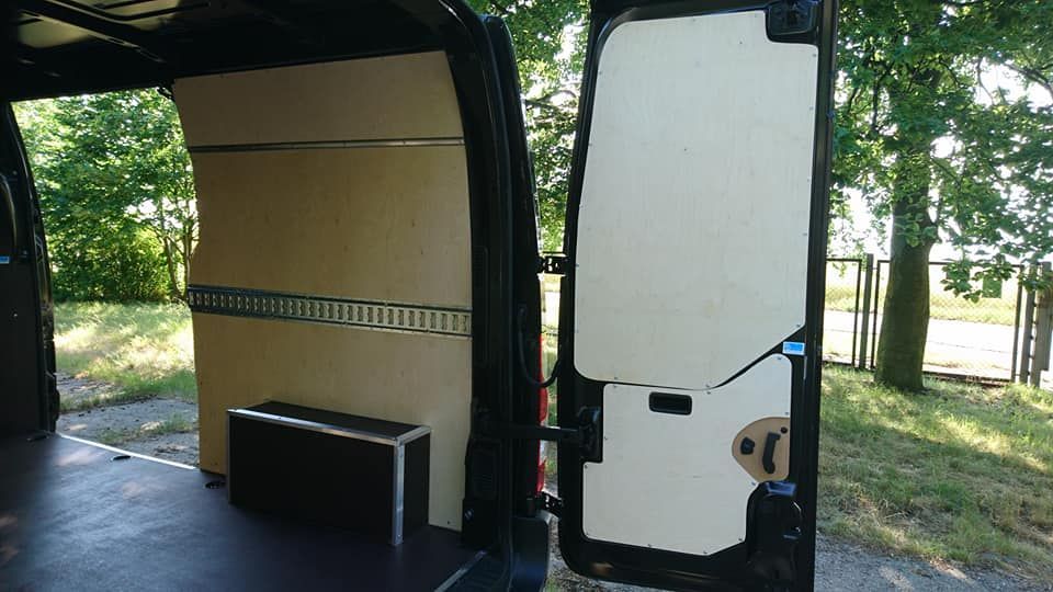 Zabudowa aut dostawczych Renault Master L3H2