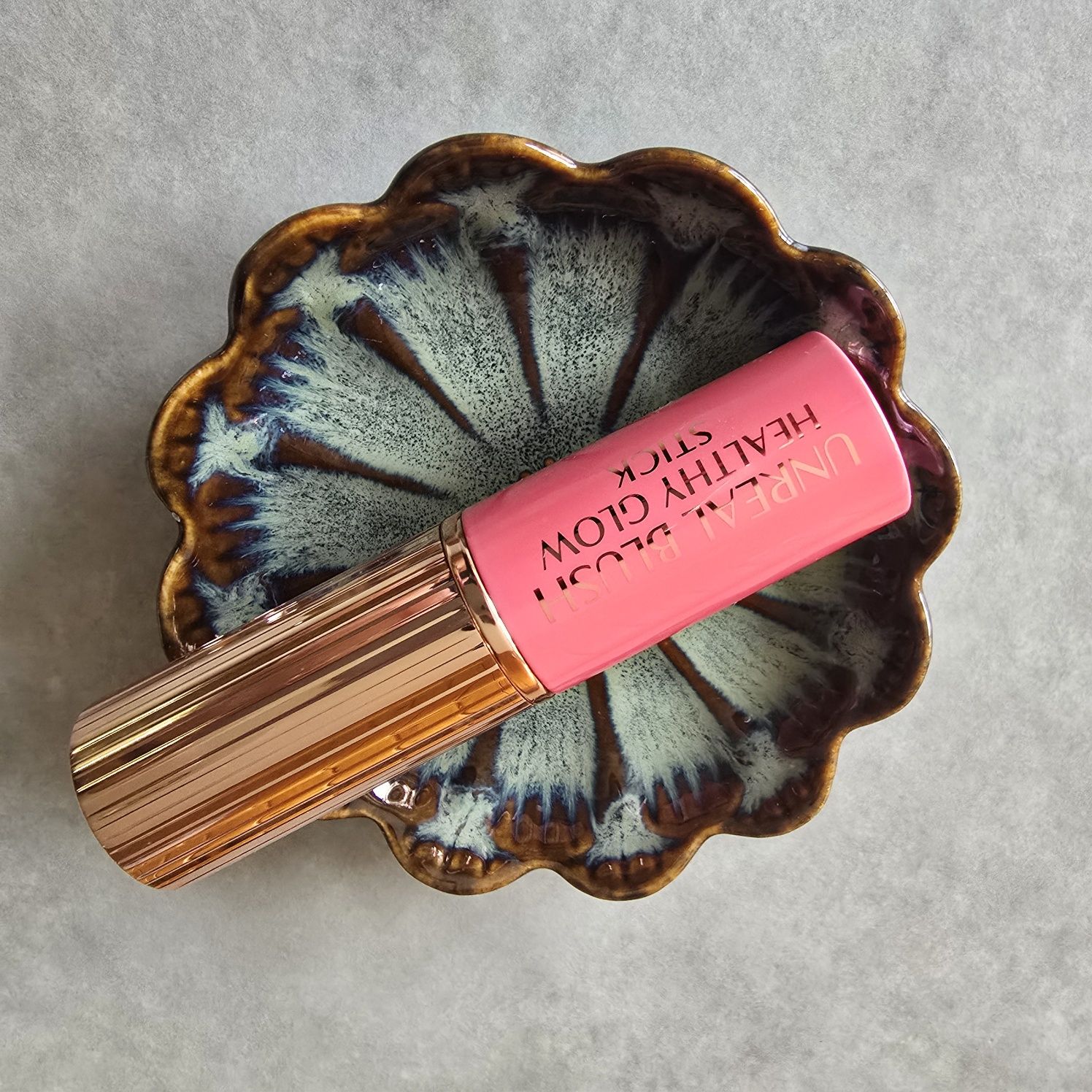 Unreal Blush CHARLOTTE TILBURY róż w krem stick