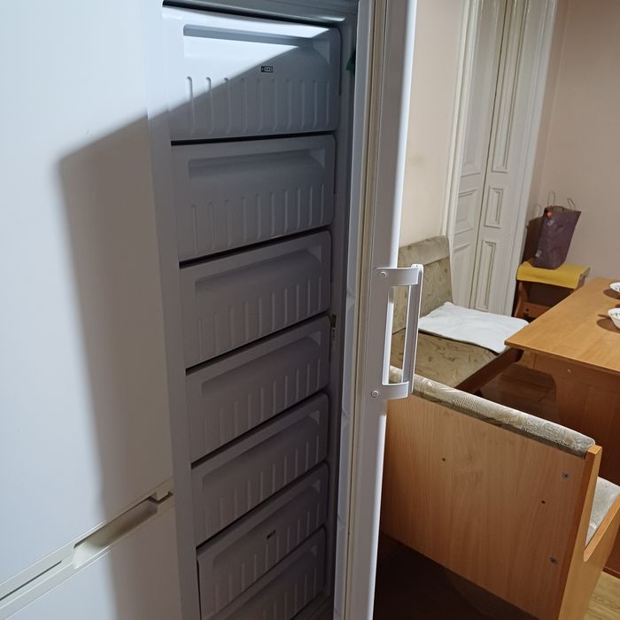 Морозильна камера,,Indesit "