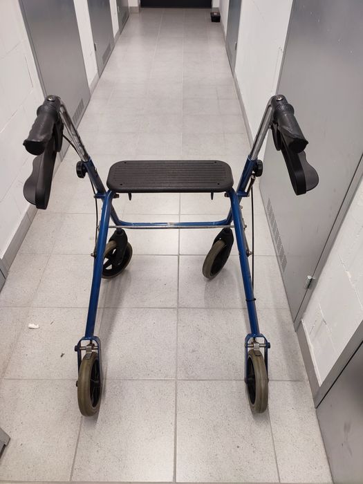 Chodzik balkonik dla seniora