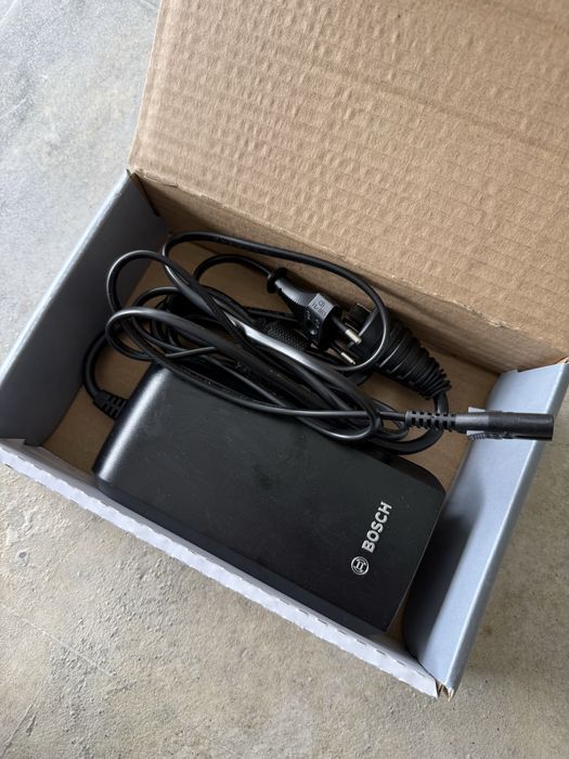Carregador E-Bike Bosch 2A como novo