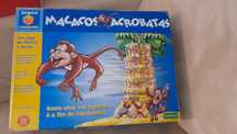 Macacos acrobatas