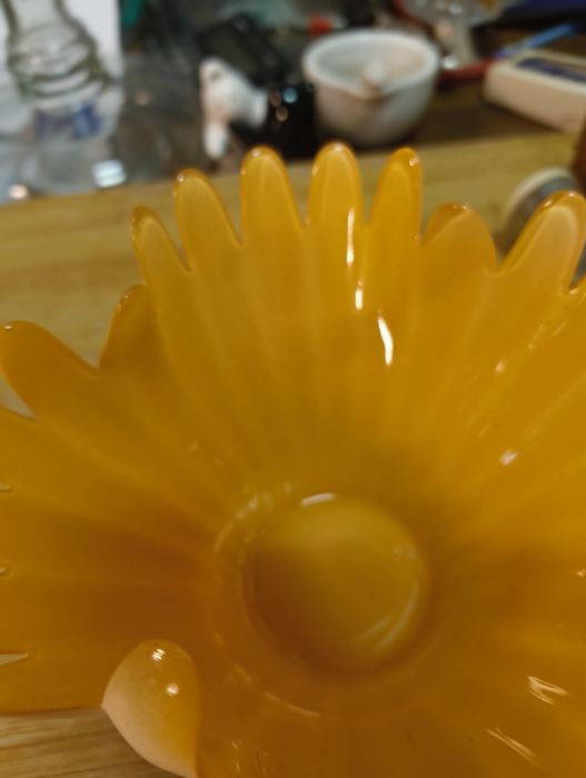 Ozdobna miseczka w kształcie gerbery