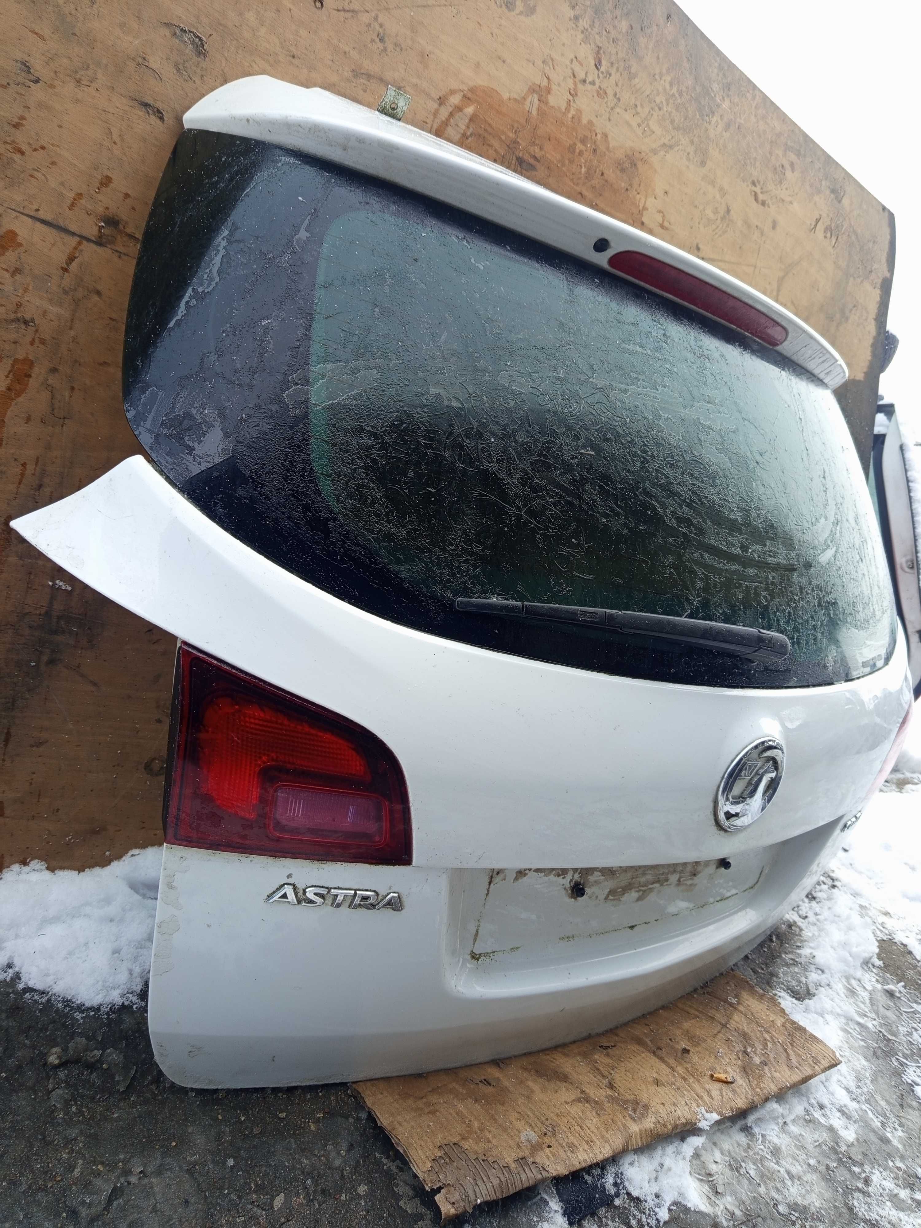 Kompletna Klapa Bagażnika OPEL ASTRA J Kombi