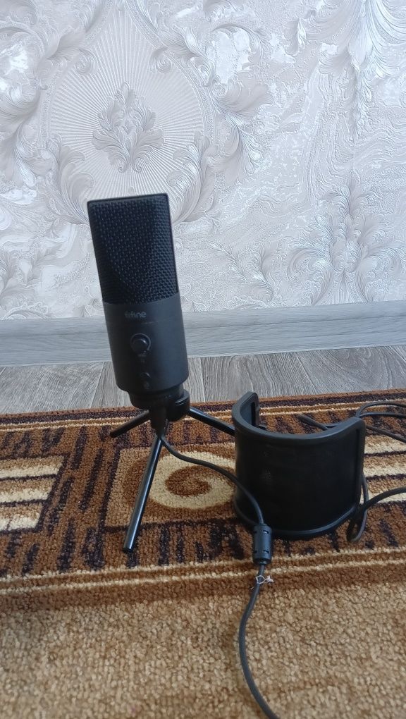 продам мікрофон FIFINE K683A