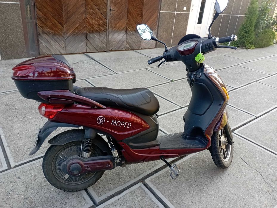 Продам електро скутери всі деталі за телефоном +380 97 782 3292