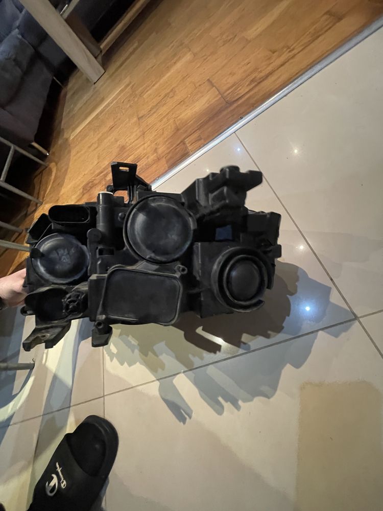 Sprzedam nową lampę przednią do Audi A4 B8