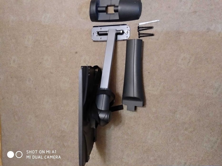 Кріплення на стіну для телевізора.