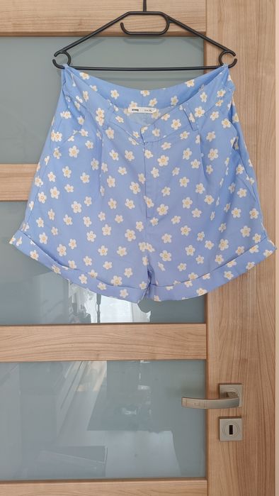 Krótkie spodenki szorty damskie w kwiaty