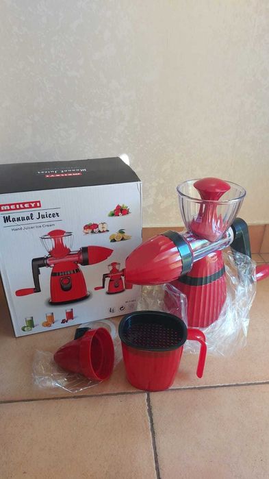 Соковижималка ручна механічна шнекова Meileyi Червона