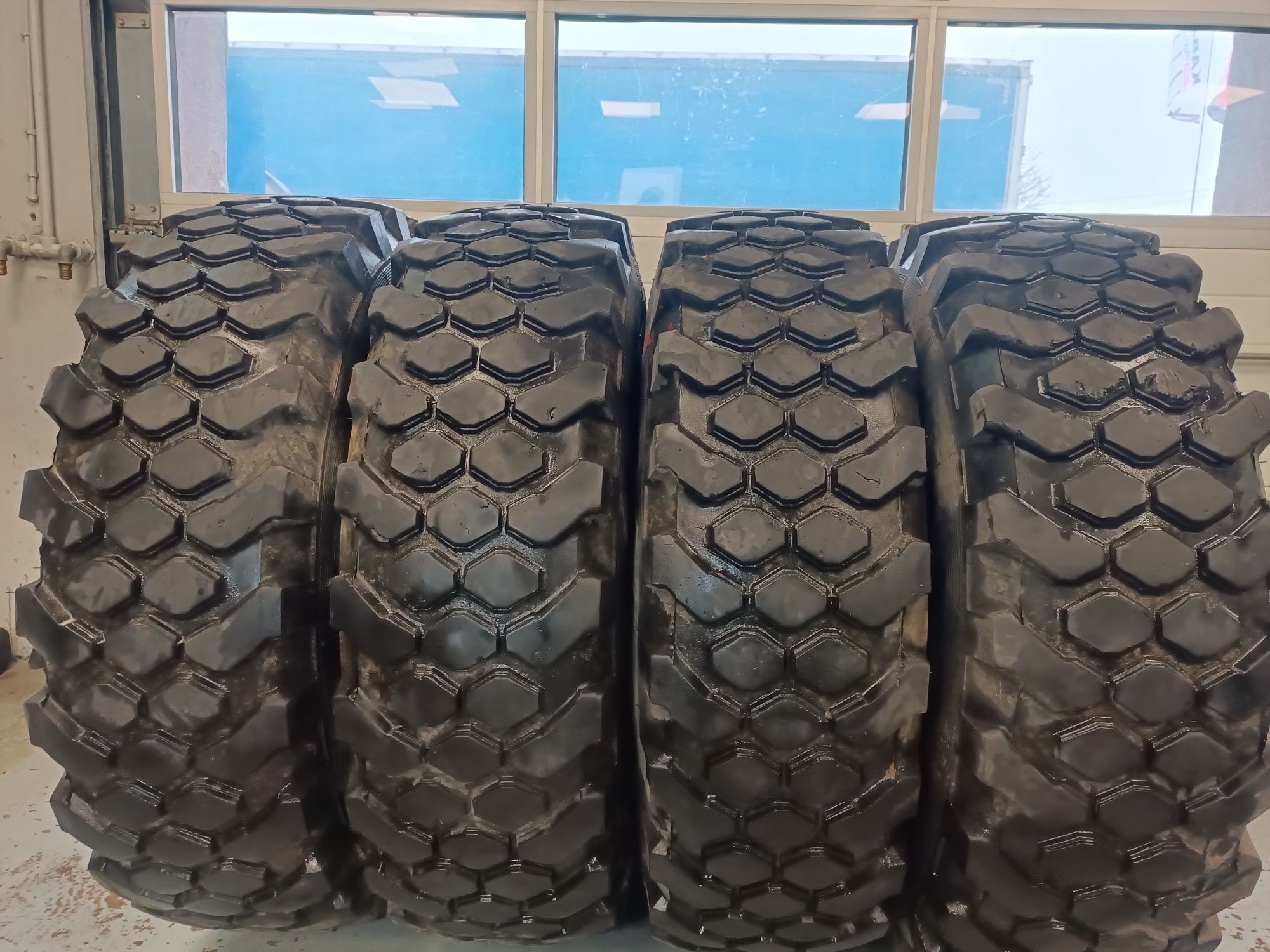 12.5R20 Continental MPT 80 12.5-20