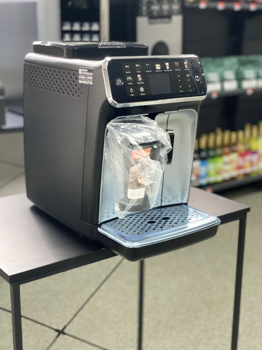 Кофемашина Philips 5500,витриный вариант ,гарантия -12 месяцев