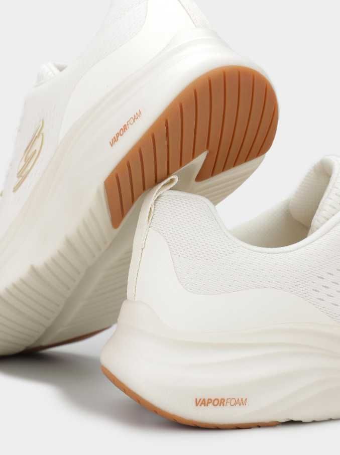 Жіночі кросівки skechers / кросівки молочного кольору