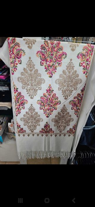 Wyszywany szalik 180cmx75cm sklad bawełna,viscoza