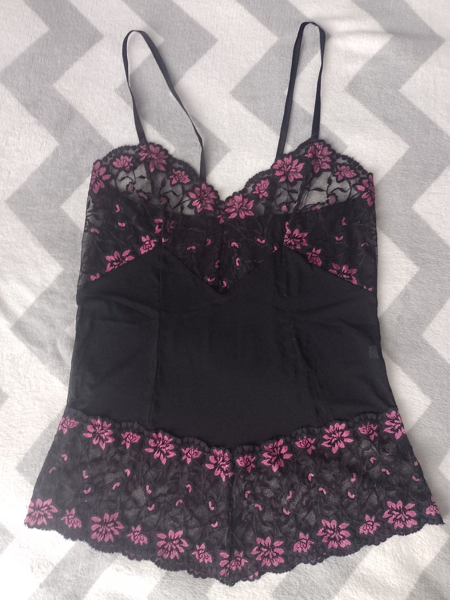 NOWA piżama damska koszula nocna r. M + stringi czarna różowa koronka
