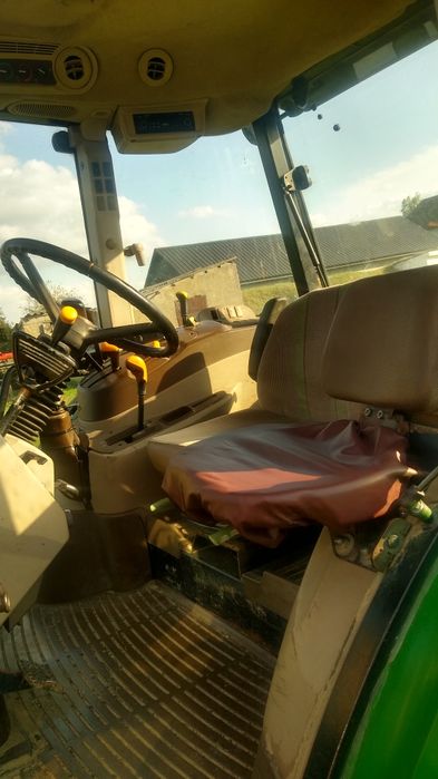 Ciągnik John Deere 5720, TUR, łyżko-krokodyl JD