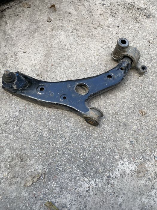 Ричаг важіль підвіски правий з Mazda 3 BN 2017 mexico