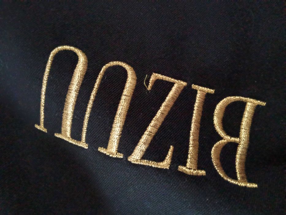 Bluza Bizuu Rozmiar z metki S ale wypada również na M czarna z logo