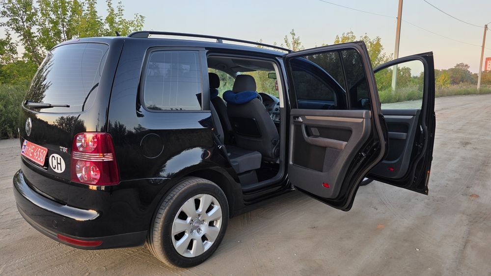 Продаи Volkswagen Touran 2009 року