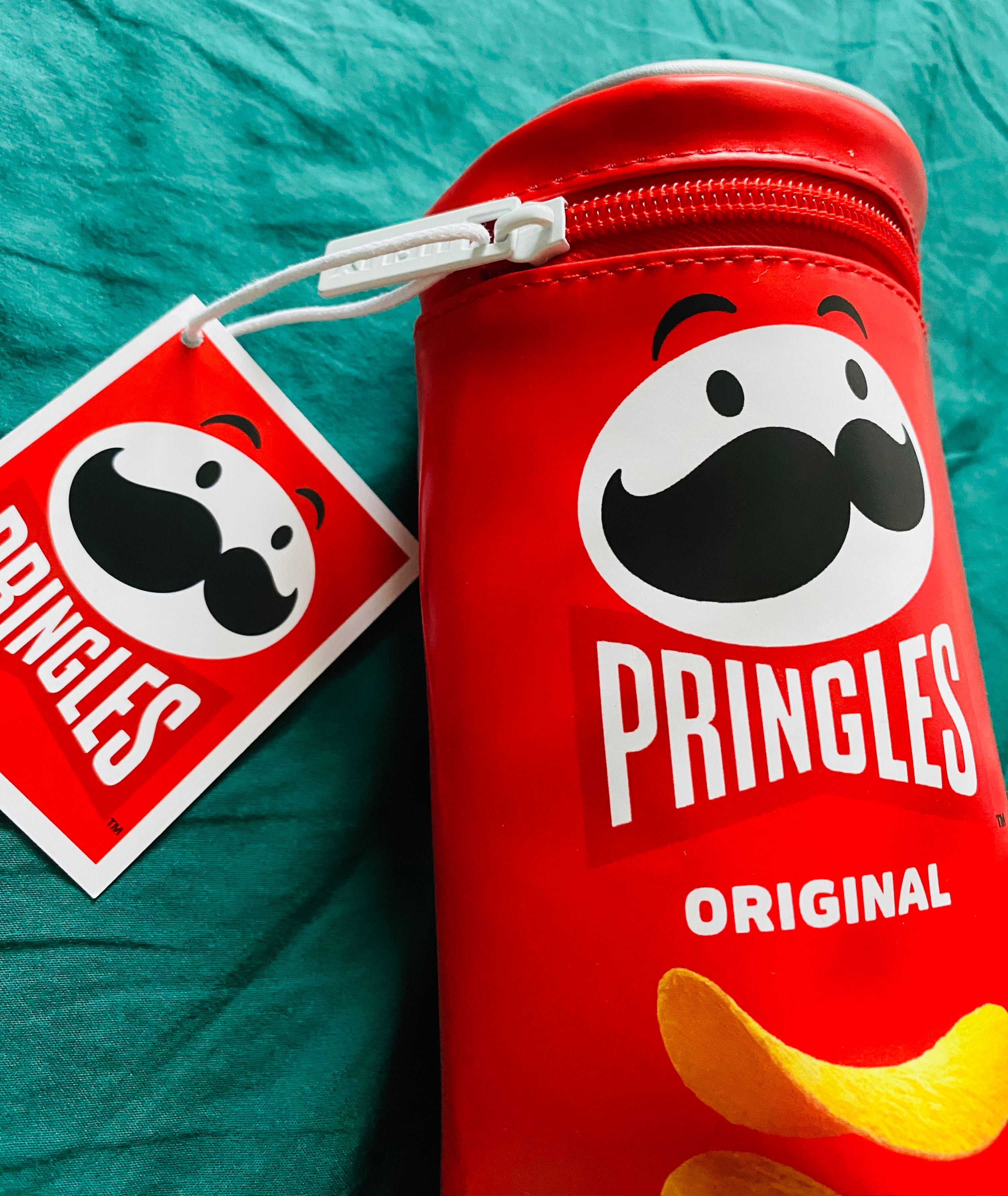 Piórnik Pringles Czerwony na licencji