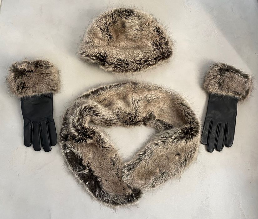 Conjunto gorro, luvas e gola de pelo