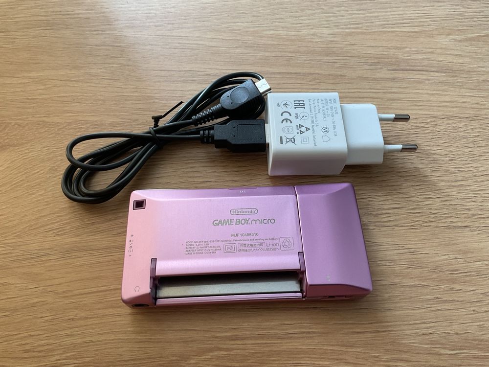 Nintendo Gameboy micro konsola i ladowarka