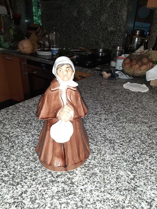 Rara e invulgar garrafa “velha maria” Bordalo Pinheiro