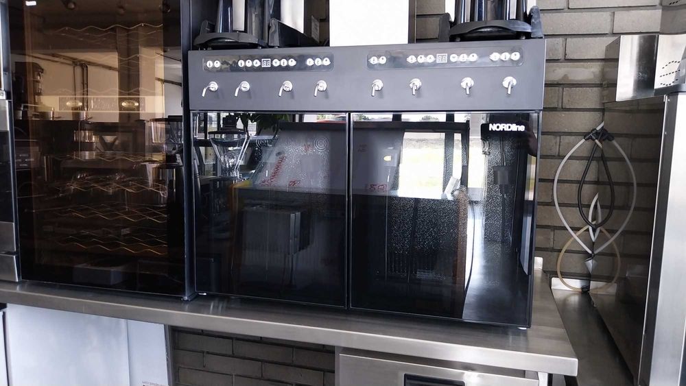 Dystrybutor do wina, nalewak do wina, chłodniczy automat na 8 butelek